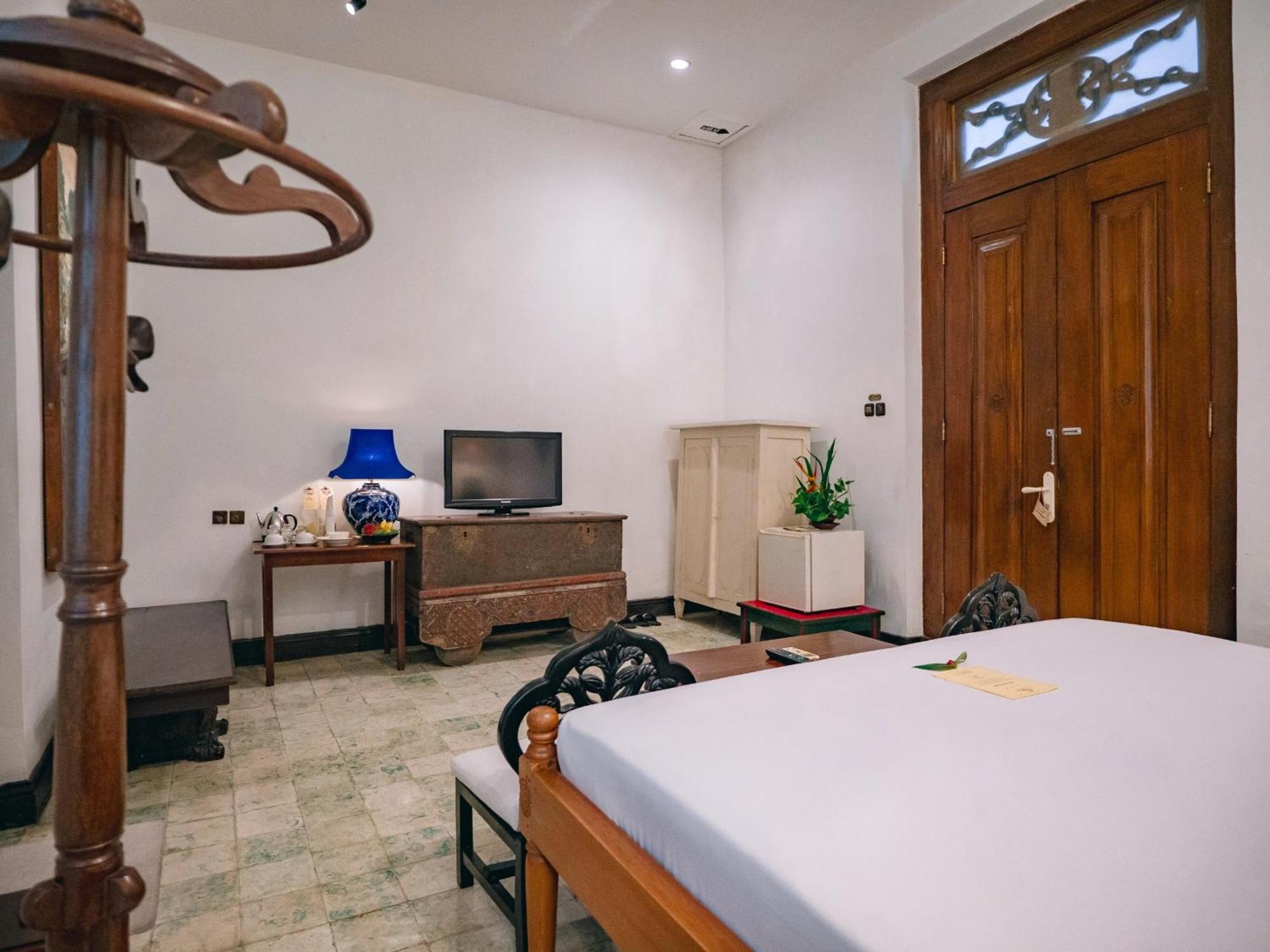 Hotel Tugu Blitar Exterior foto